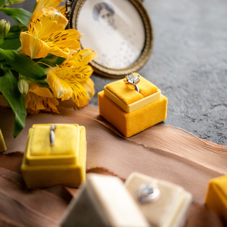 "3 цвета" бархатные коробочки для колец