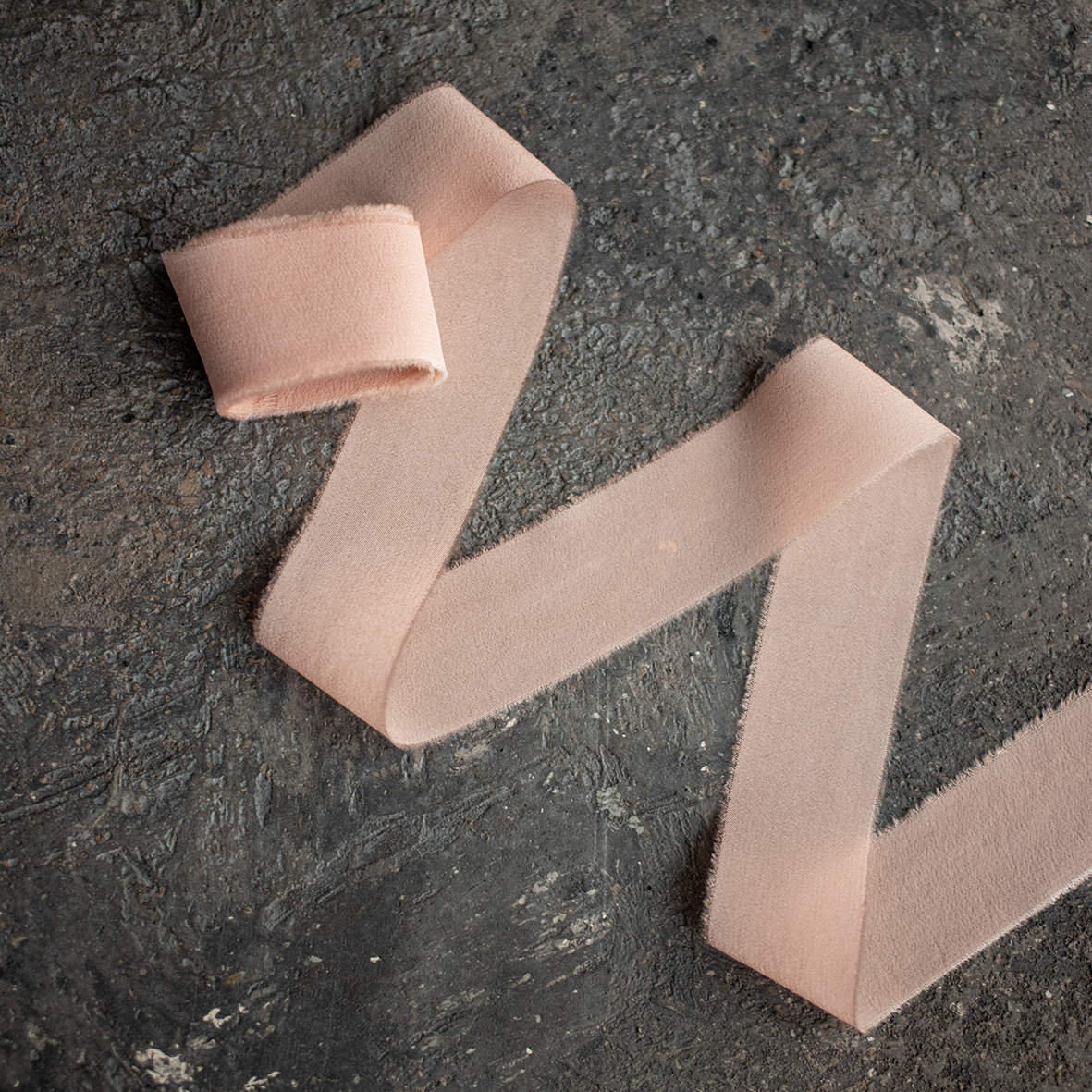 Шелковая лента ручного окрашивания из крепдешина "Жареный Миндаль"