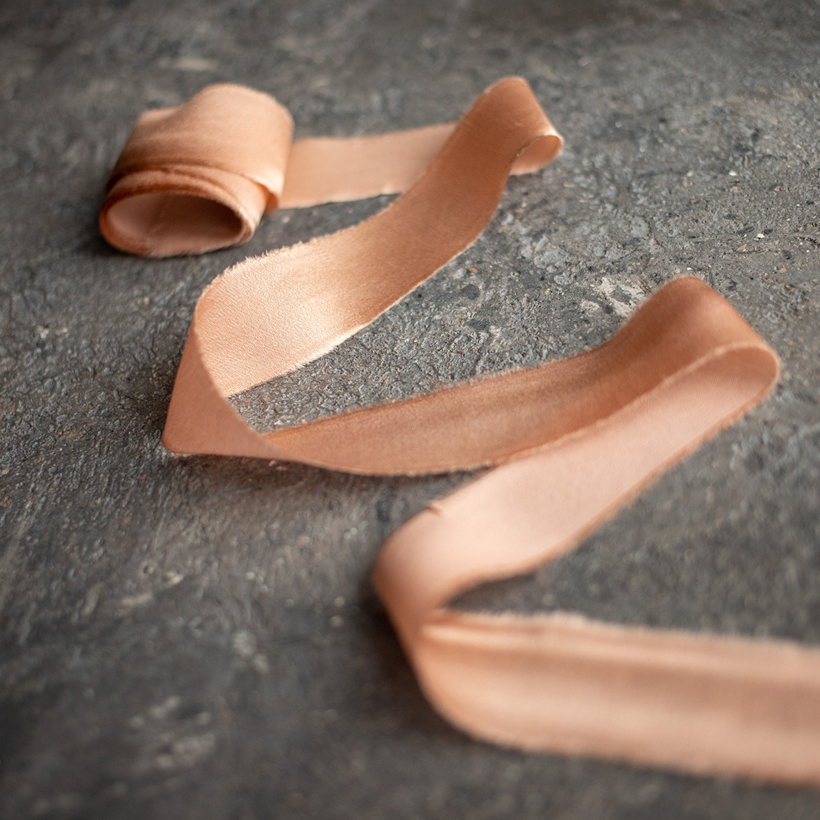 Шелковая атласная лента ручного окрашивания "Кофе с Молоком"