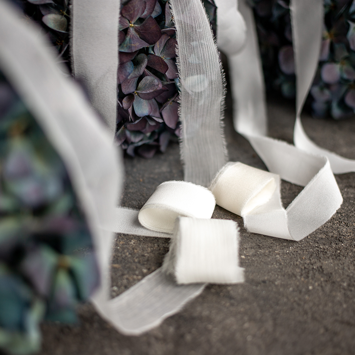 Набор Белых шелковых лент ручной работы (три штуки)