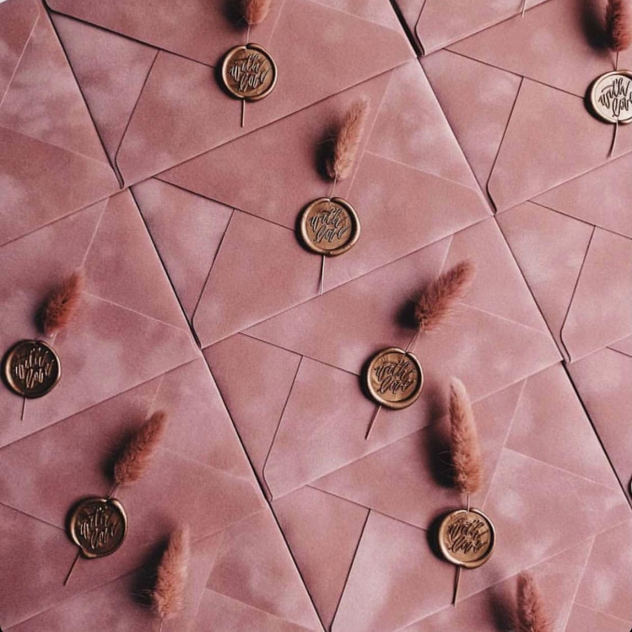 Бархатные конверты для приглашений на свадьбу и сертификатов