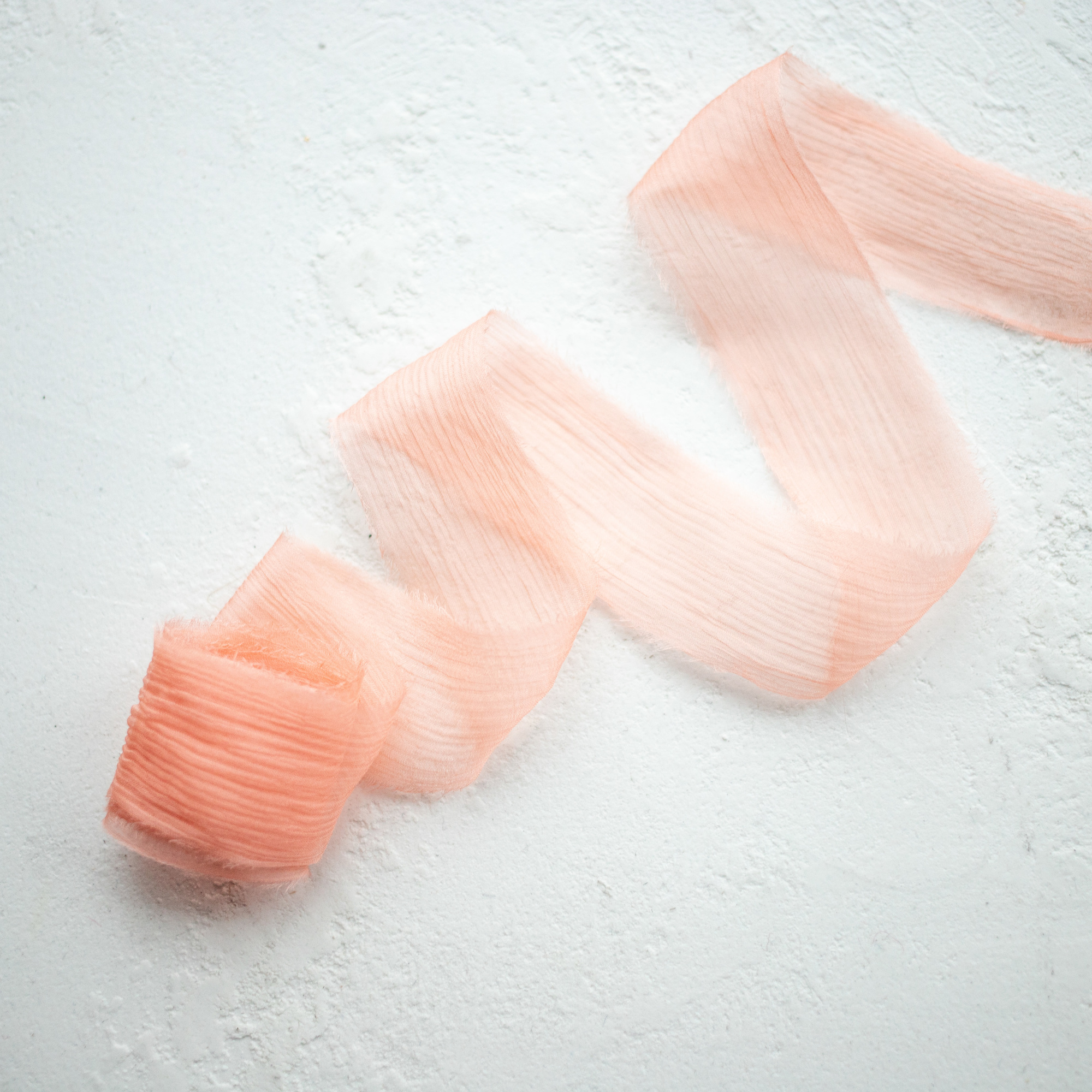 Шелковая лента ручной работы из жатого шифона "Персиковый"