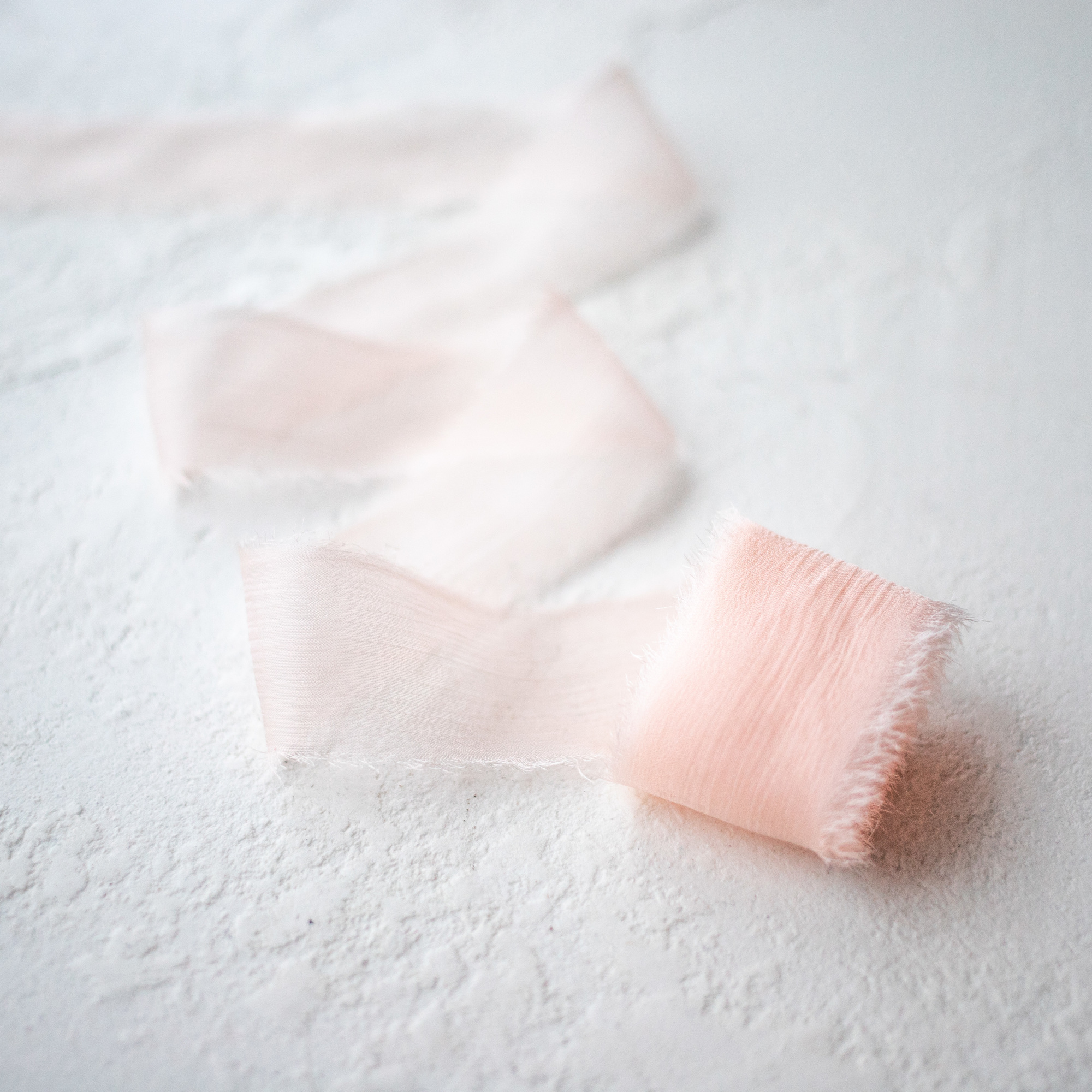 Шелковая лента ручной работы из жатого шифона "Коралловая"