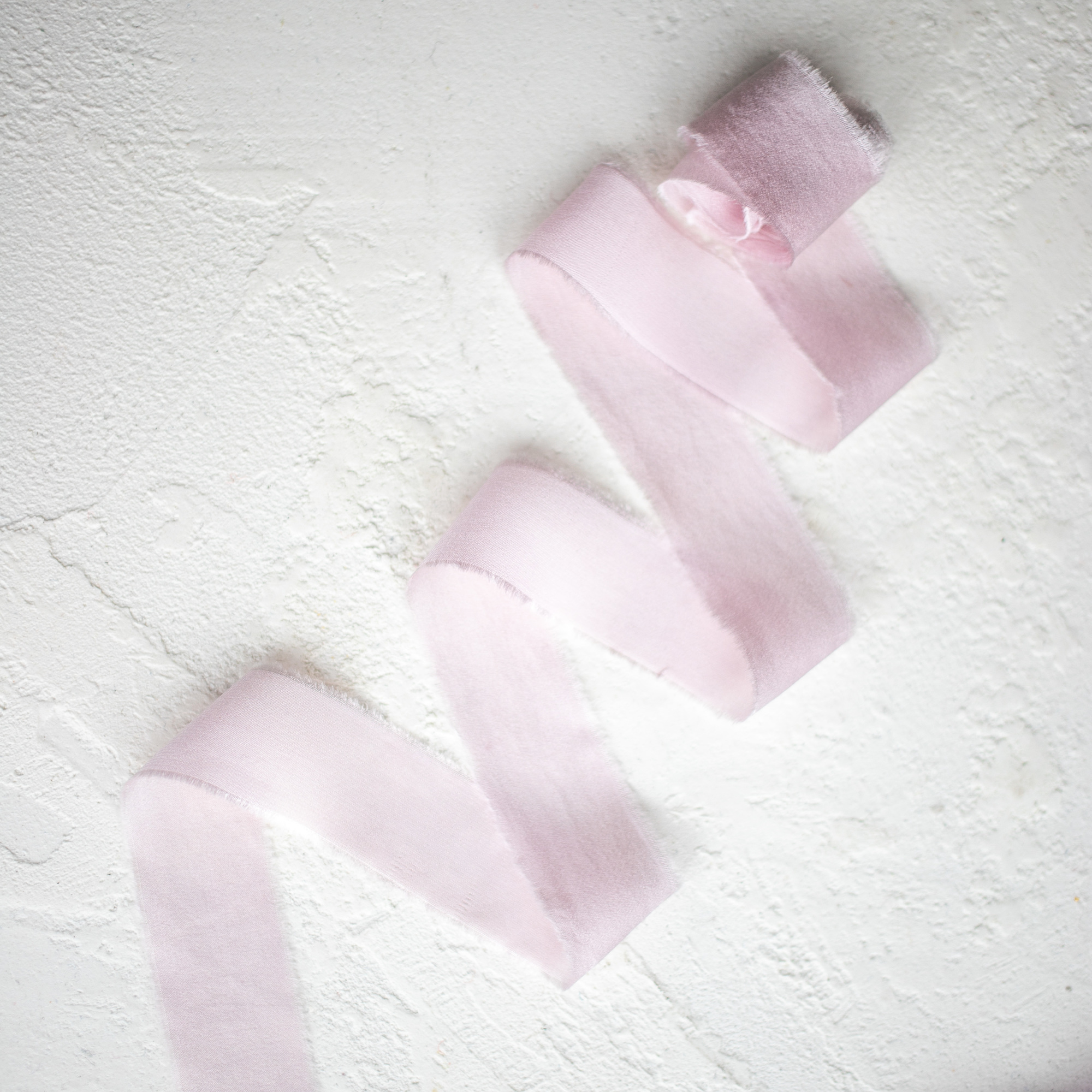 Шелковая атласная лента ручного окрашивания "Пыльно-розовая"