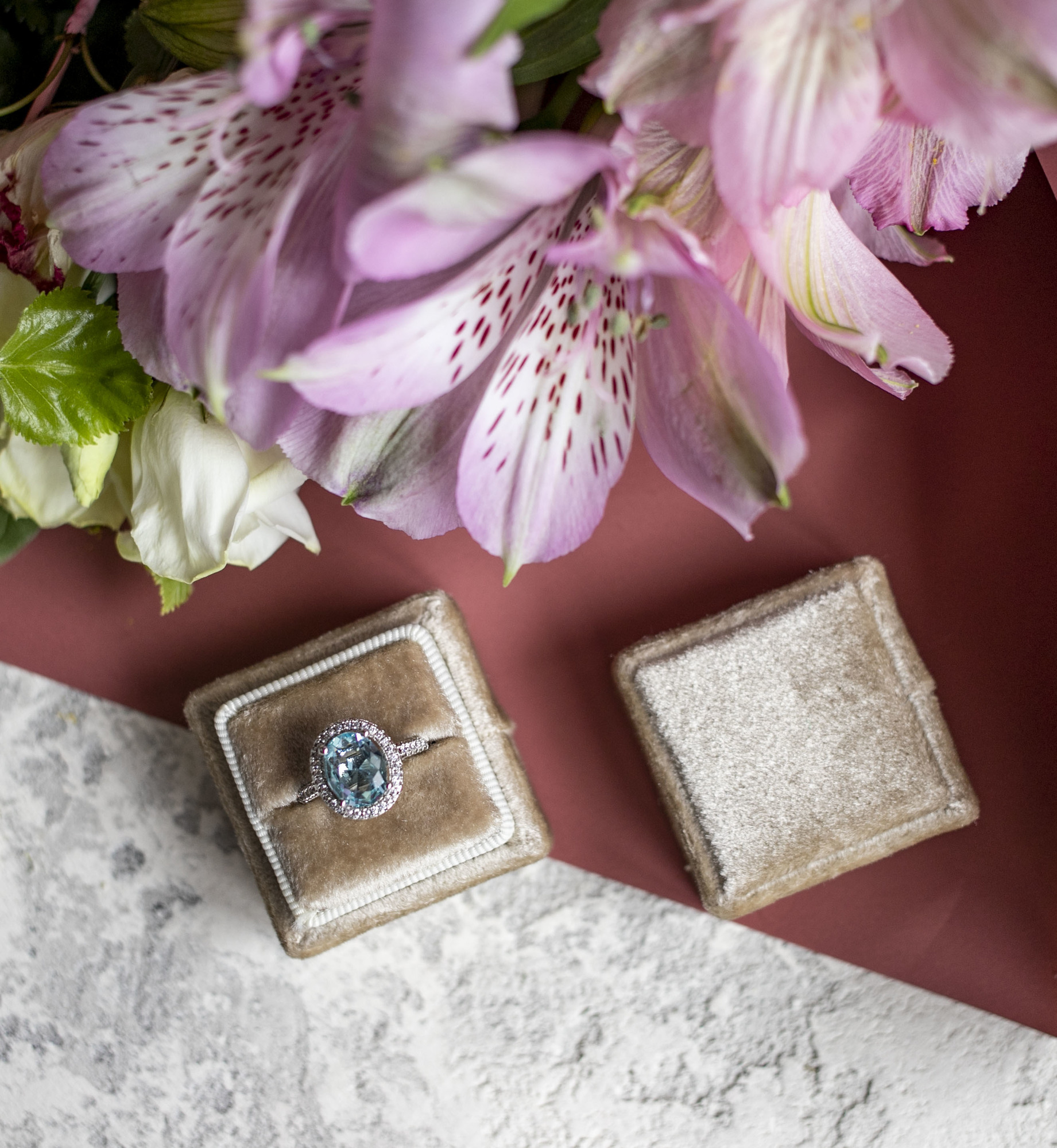 Бархатная коробочка для колец "Карамель"