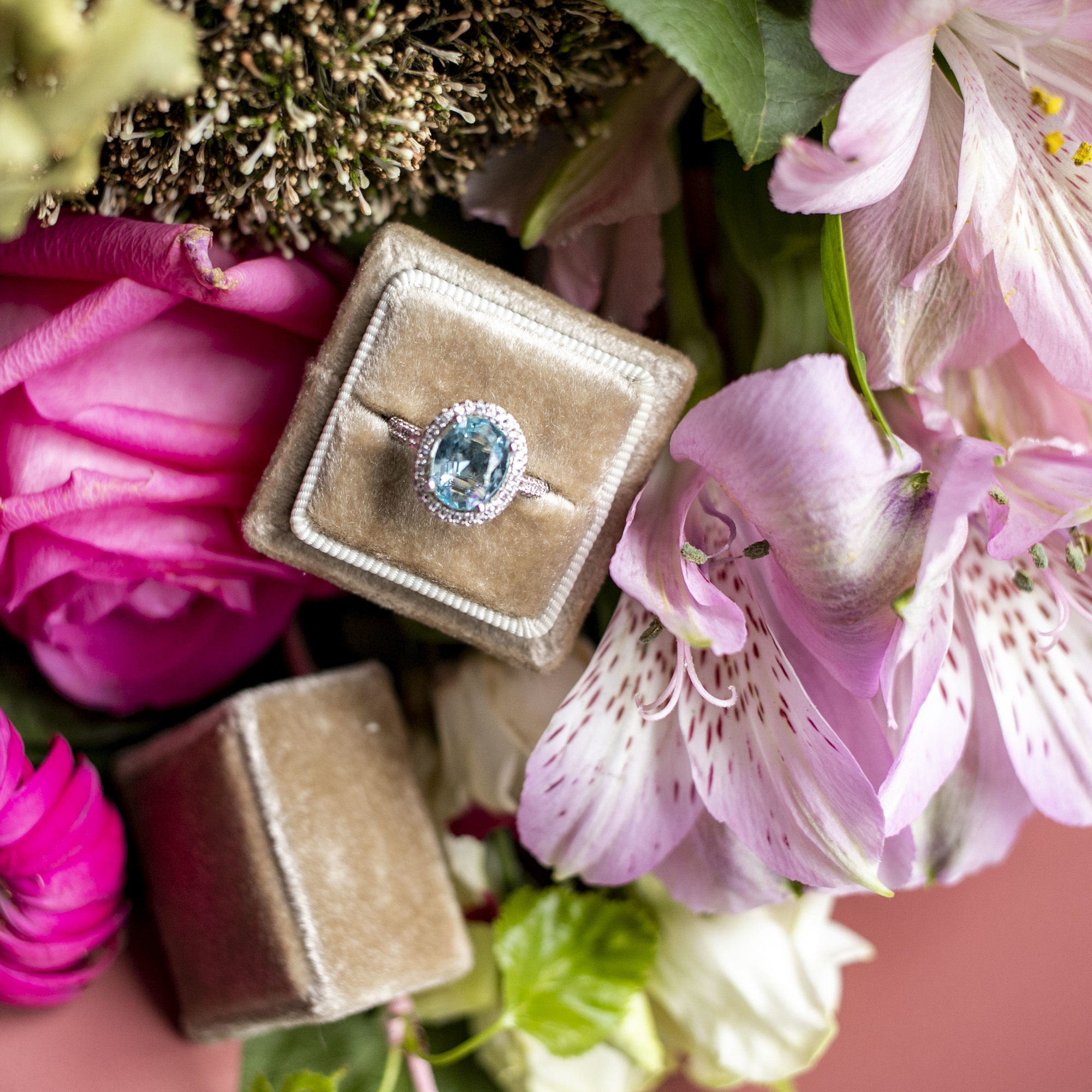 Бархатная коробочка для колец "Карамель"