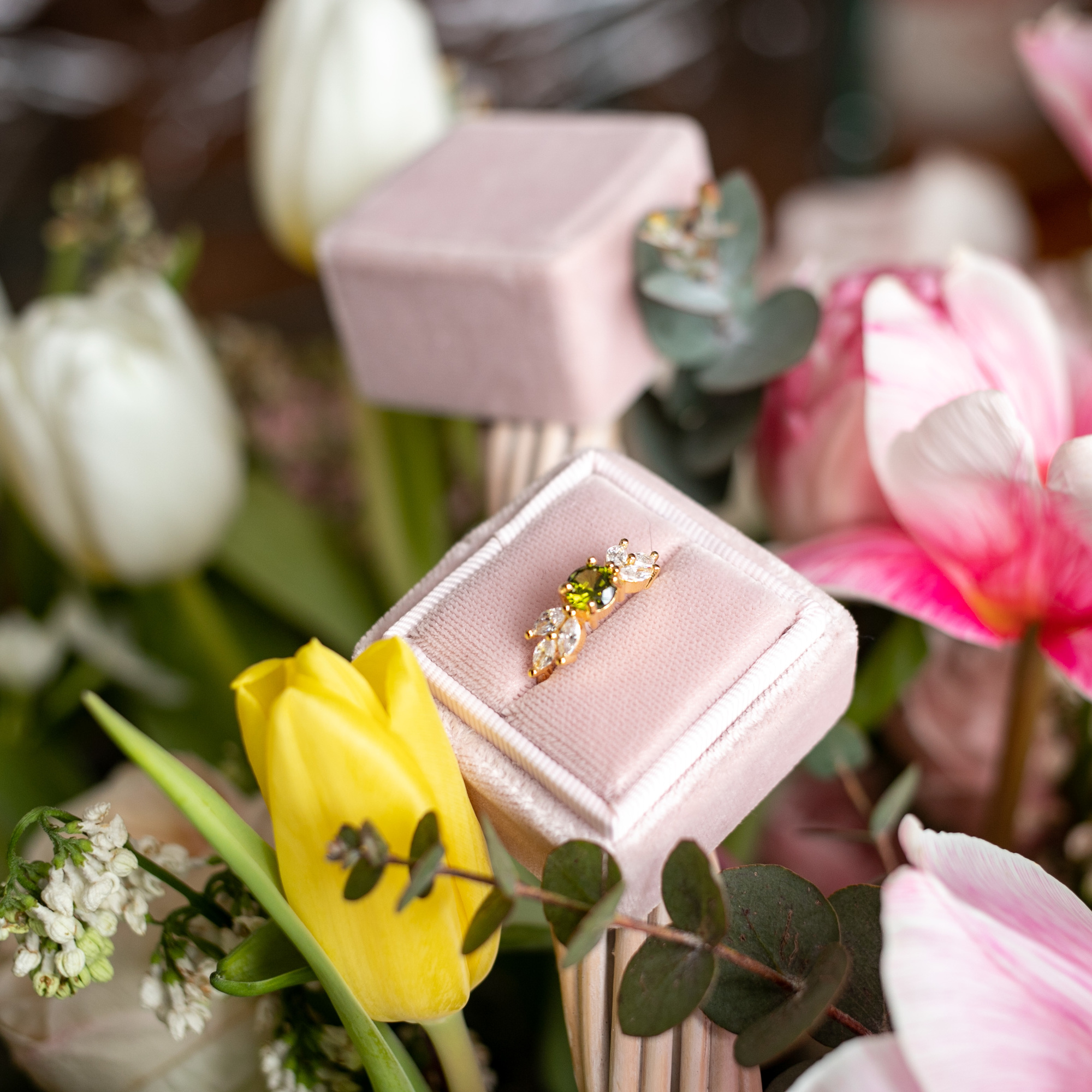 Купить розовую коробочку для колец на Свадьбу