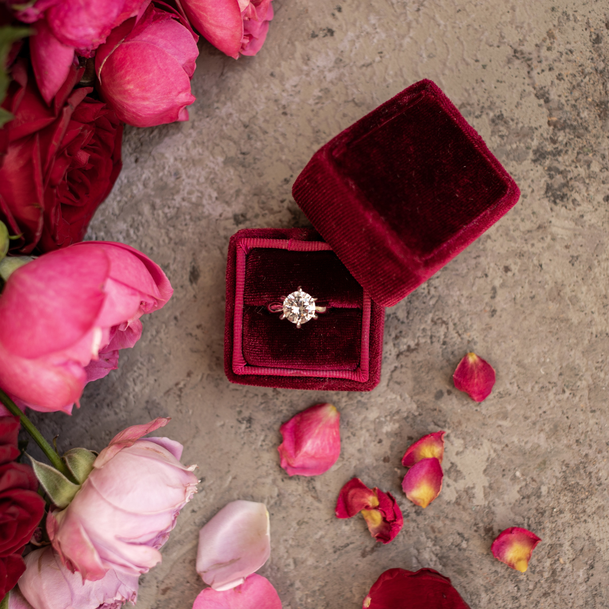 Бархатная коробочка для кольца  "бордовая"