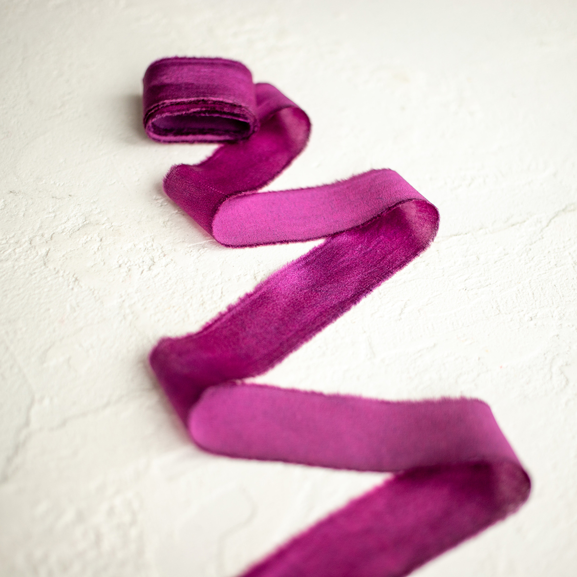 Шелковая атласная лента ручного окрашивания "Лиловая"