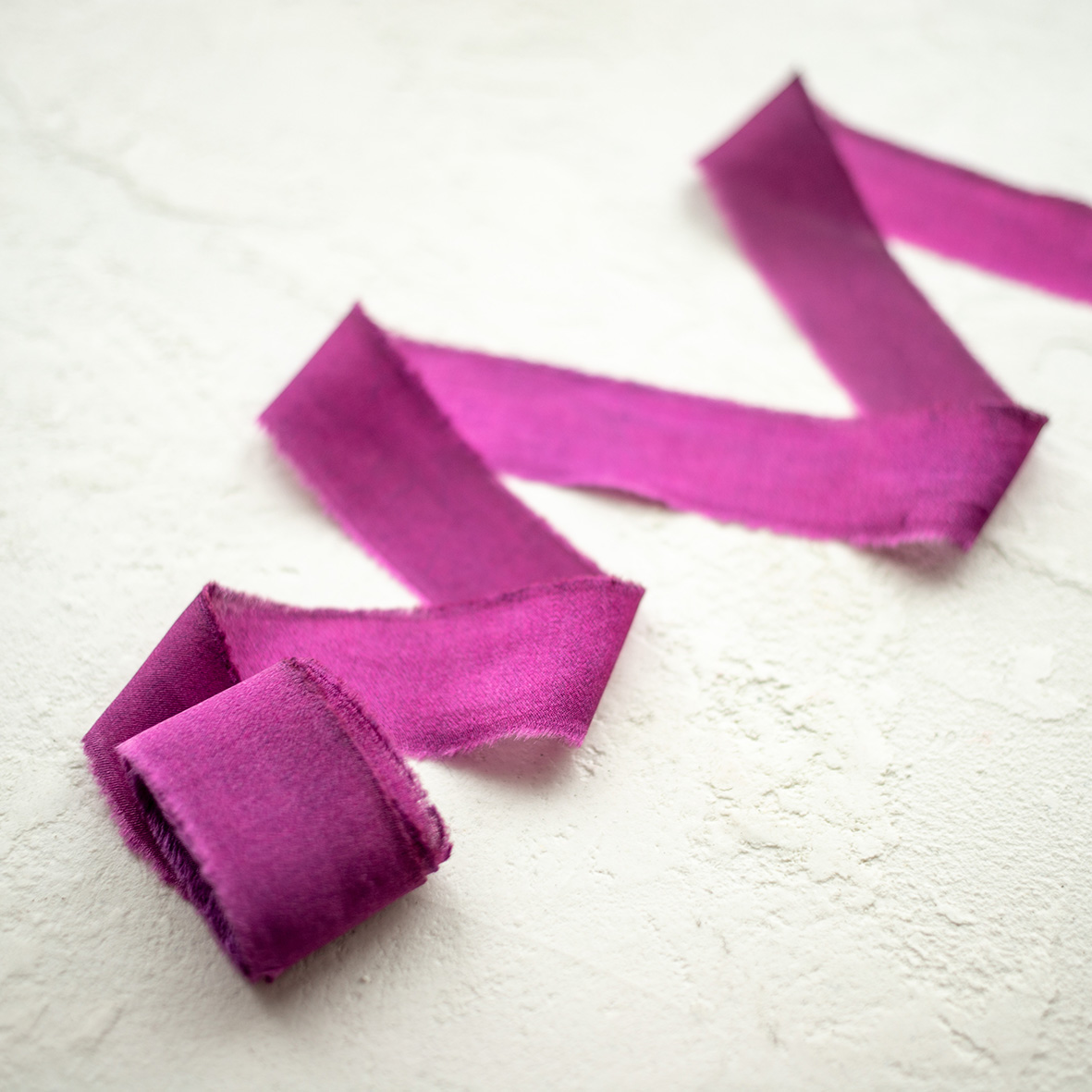 Шелковая атласная лента ручного окрашивания "Лиловая"