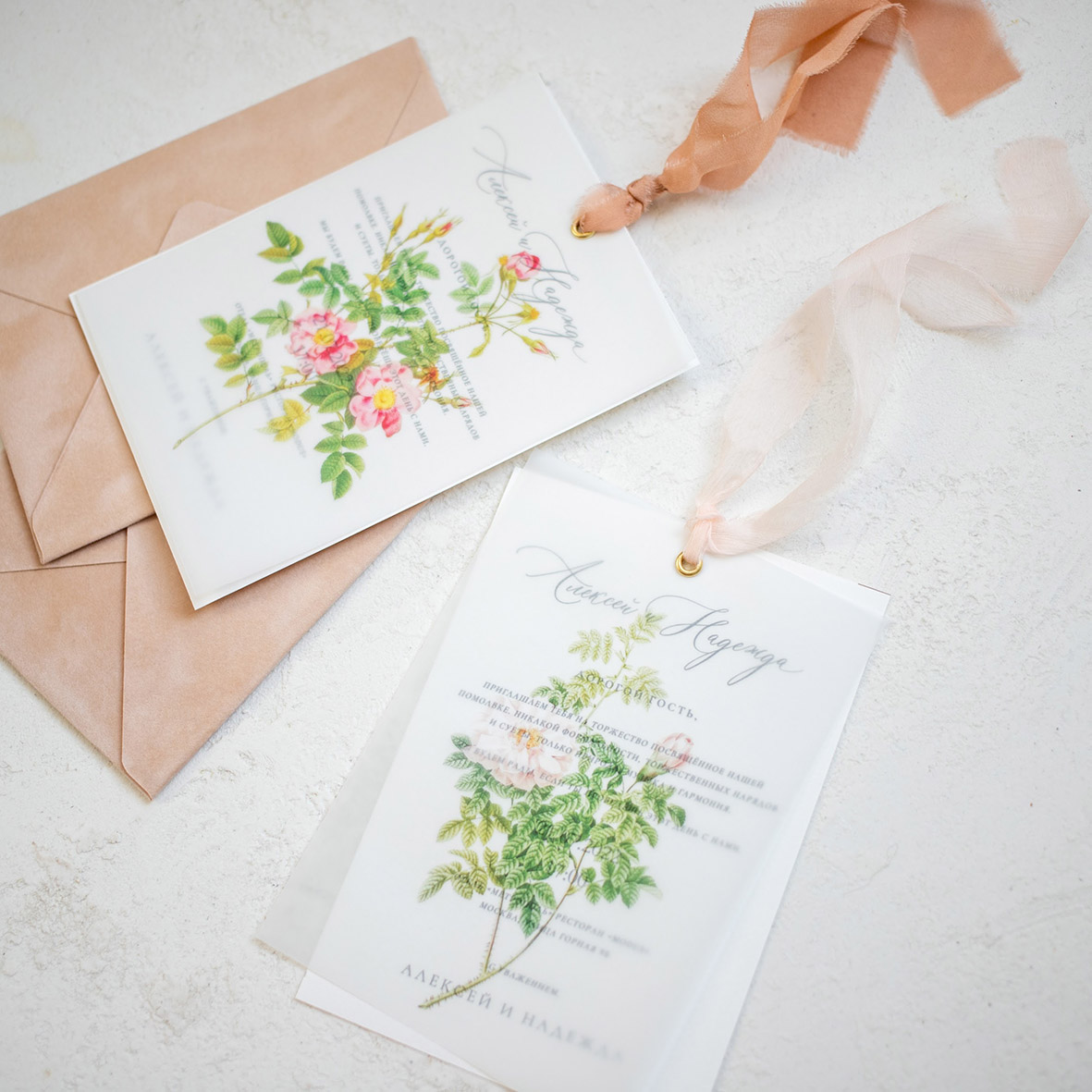 Приглашения на свадьбу с цветами в конвертах