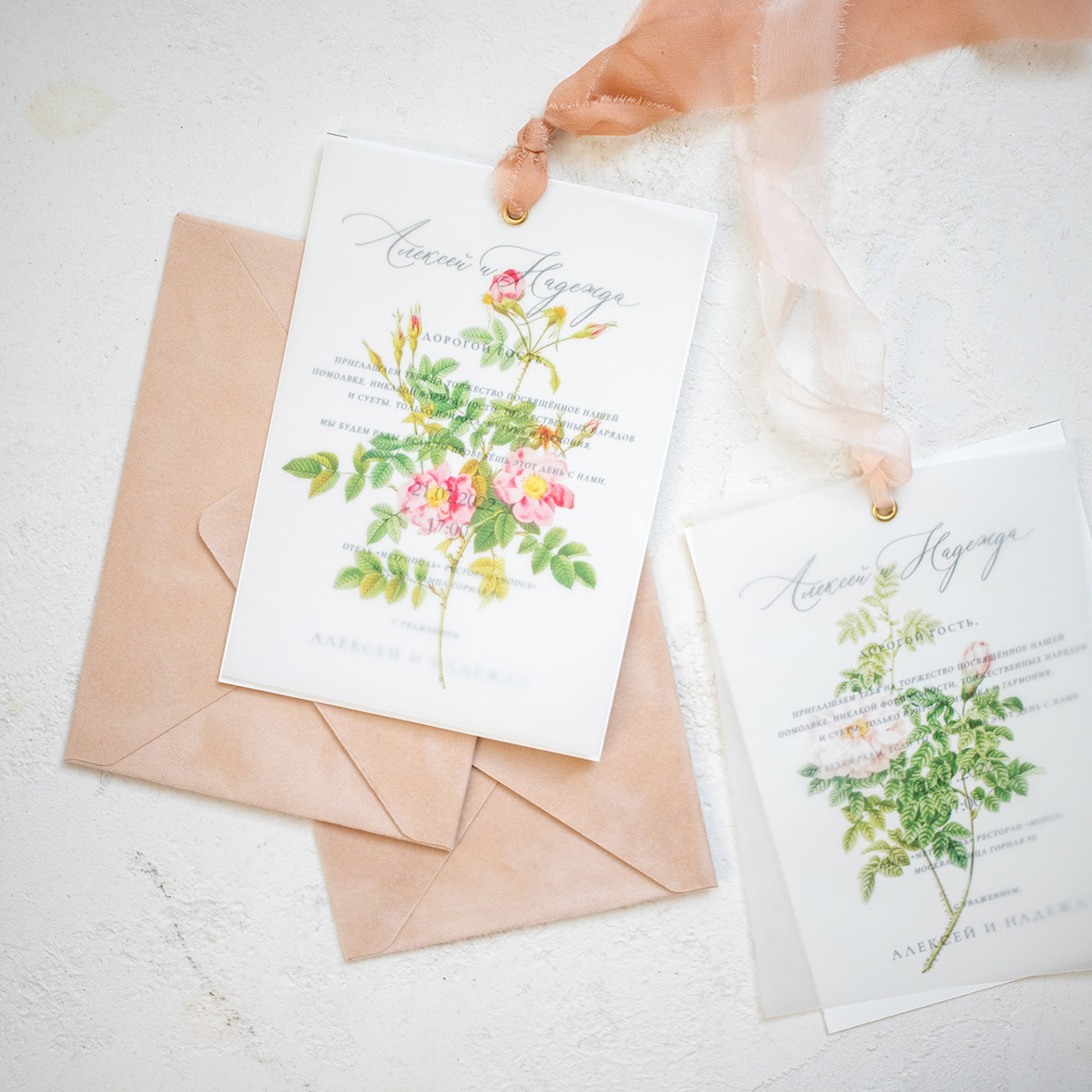 Приглашения на свадьбу с цветами в конвертах