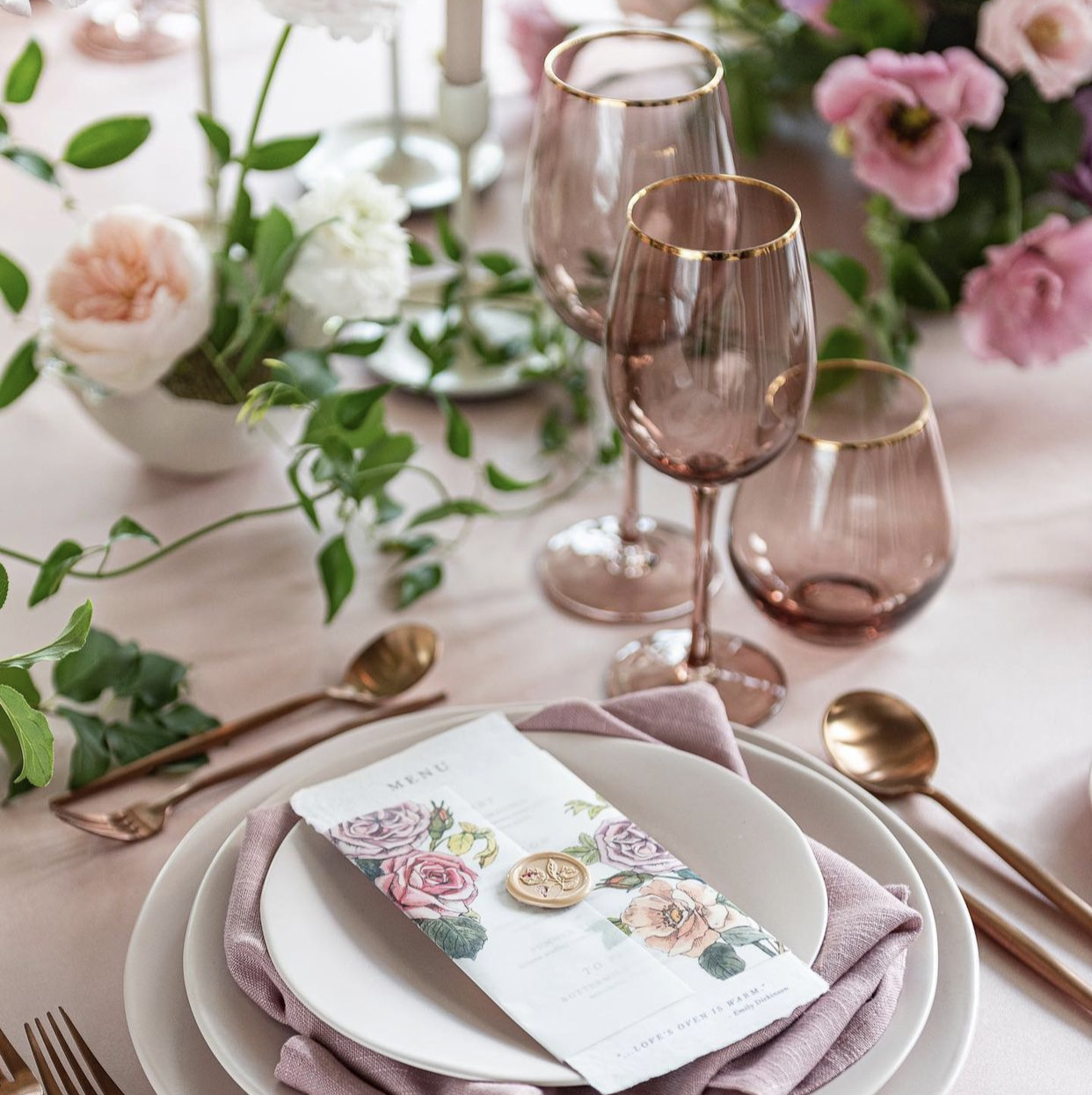 Как оформить свадебный стол красиво