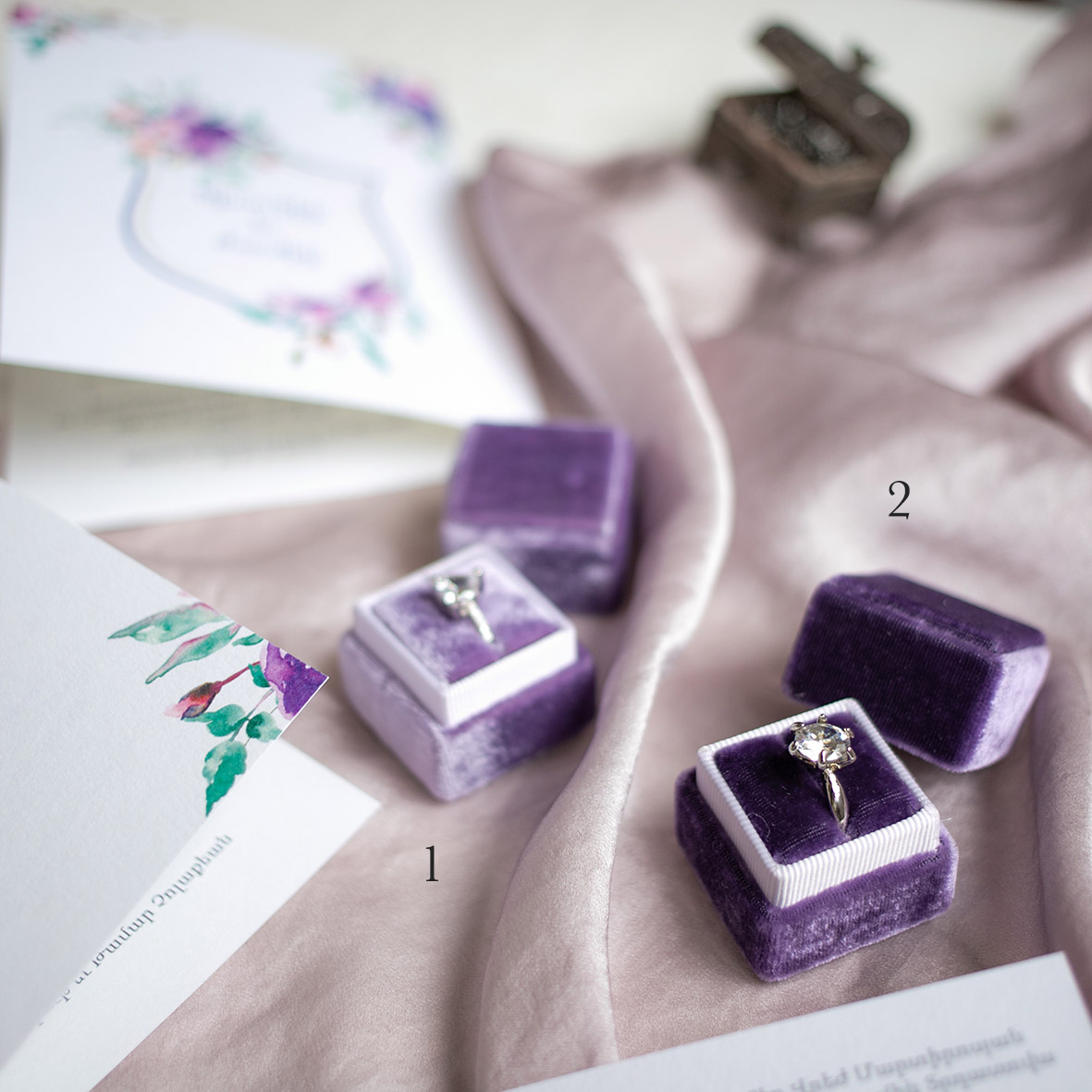 Бархатные коробочки для колец сиреневые для помолвки