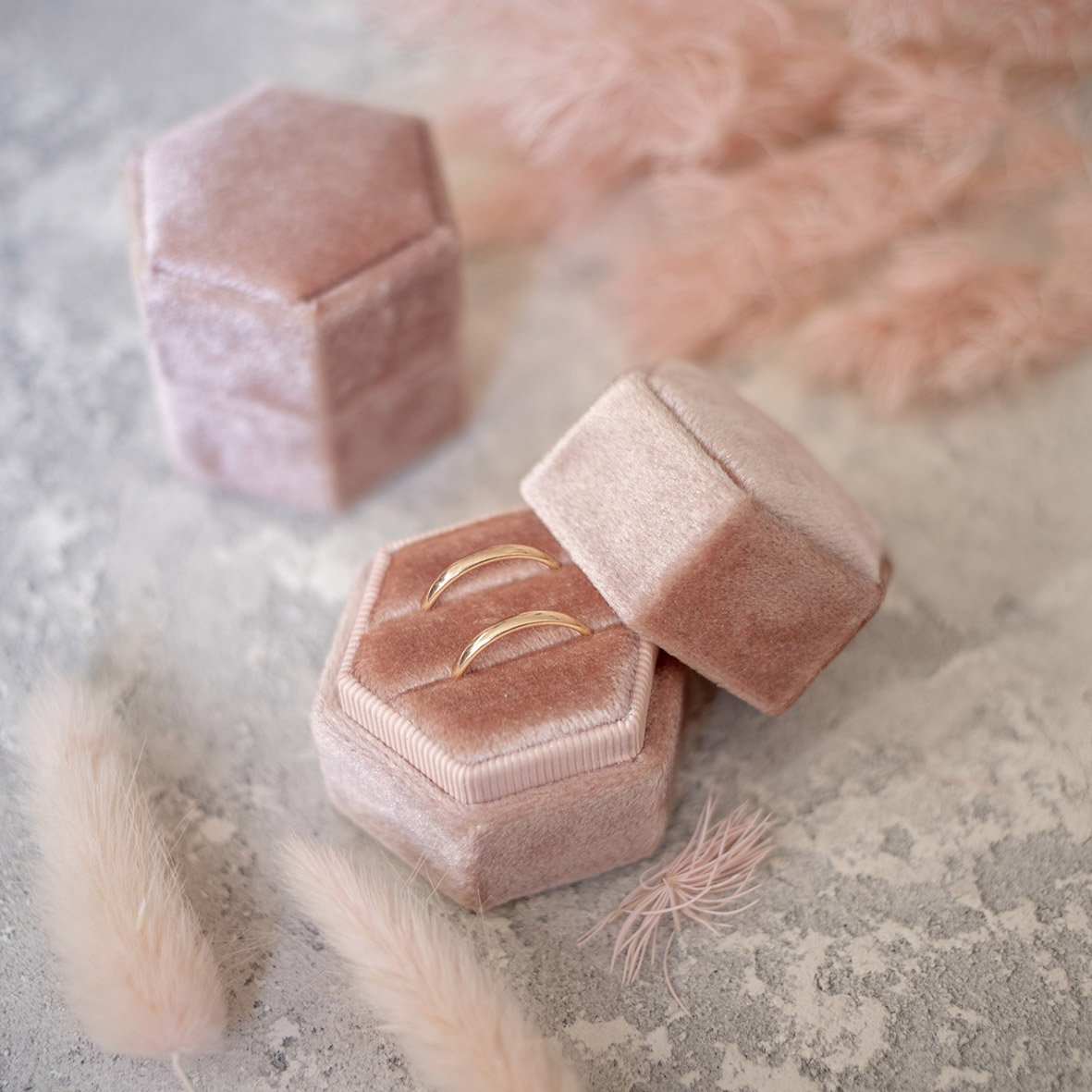 Бархатная коробочка для двух колец персиковая цена