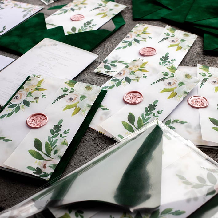 Пригласительные на свадьбу в бархатных конвертах