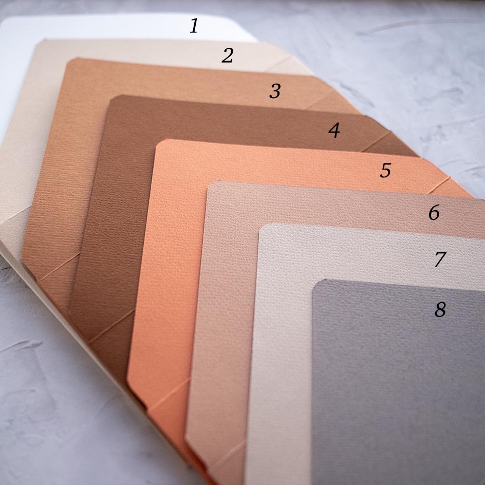 Бумажные конверты из дизайнерской бумаги купить в Москве