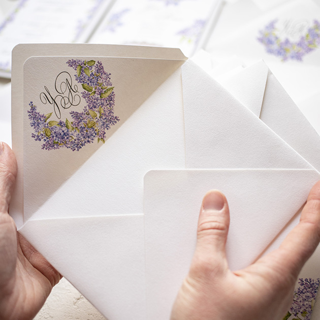 Замшевые белые конверты для свадебных приглашений