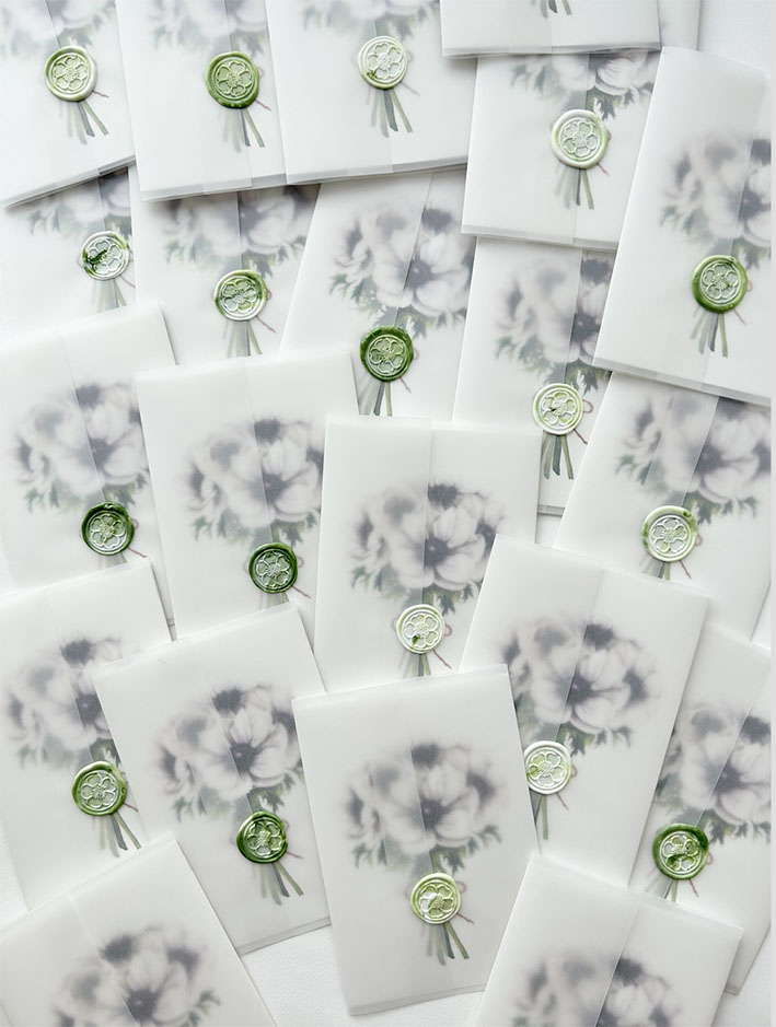 Пригласительные с букетом невесты из анемонов