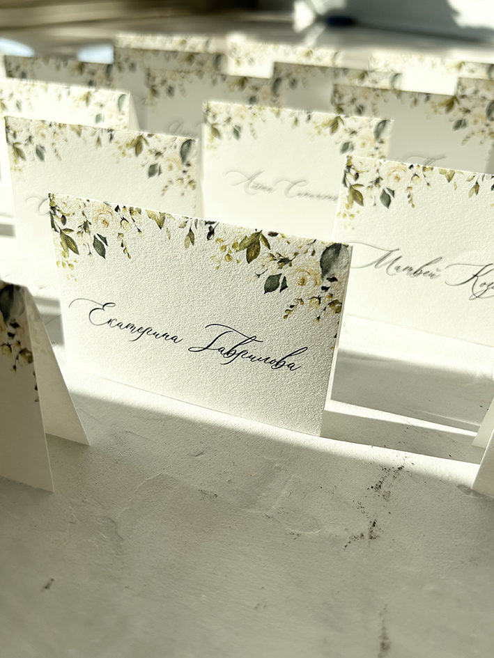 Рассадка гостей за столом домиком