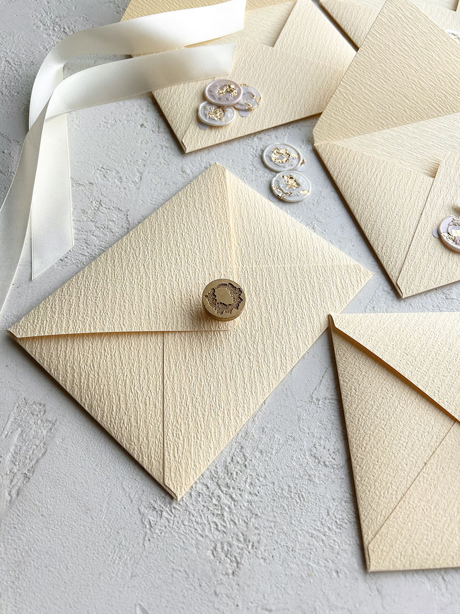 Айвори конверт с крупной фактурой