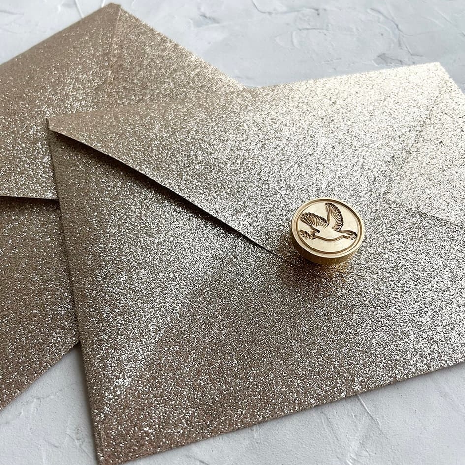 Золотые конверты блестящие на Новый Год