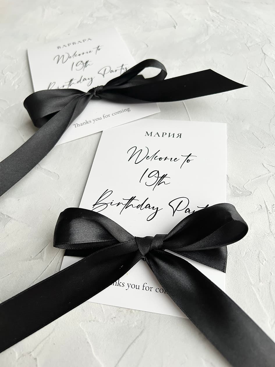 Карточки рассадки на день рождения с лентами