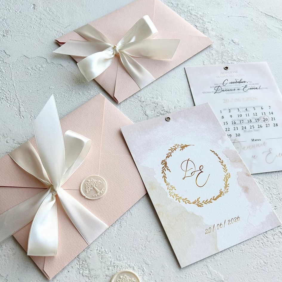 дизайнерские свадебные приглашения с венком