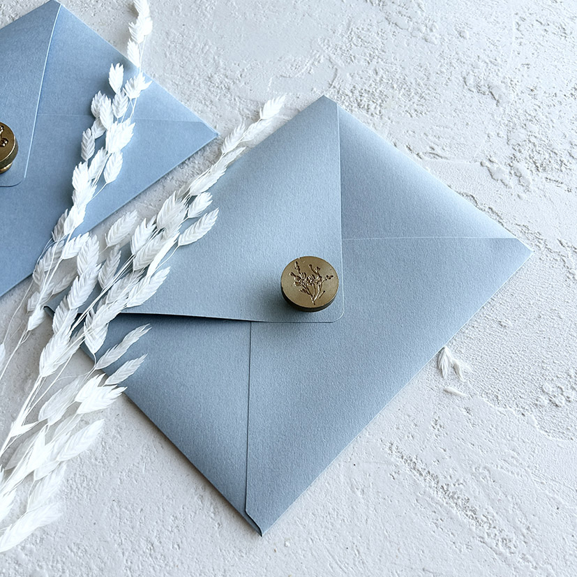 плотный серо голубой конверт для сертификатов и открыток