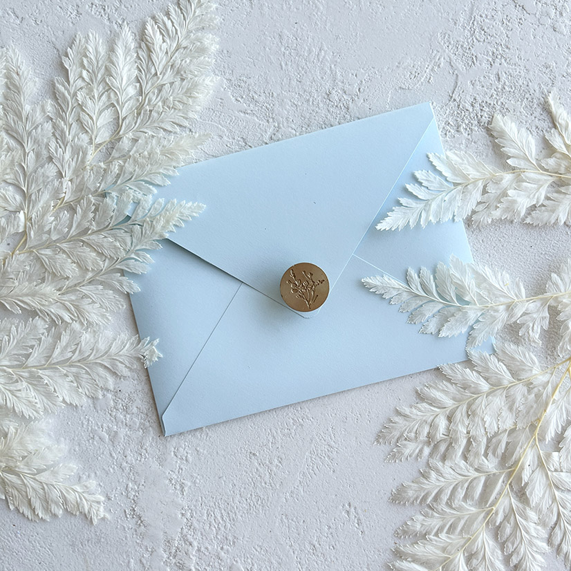 голубой конверт хрусталь из гладкой дизайнерской бумаги