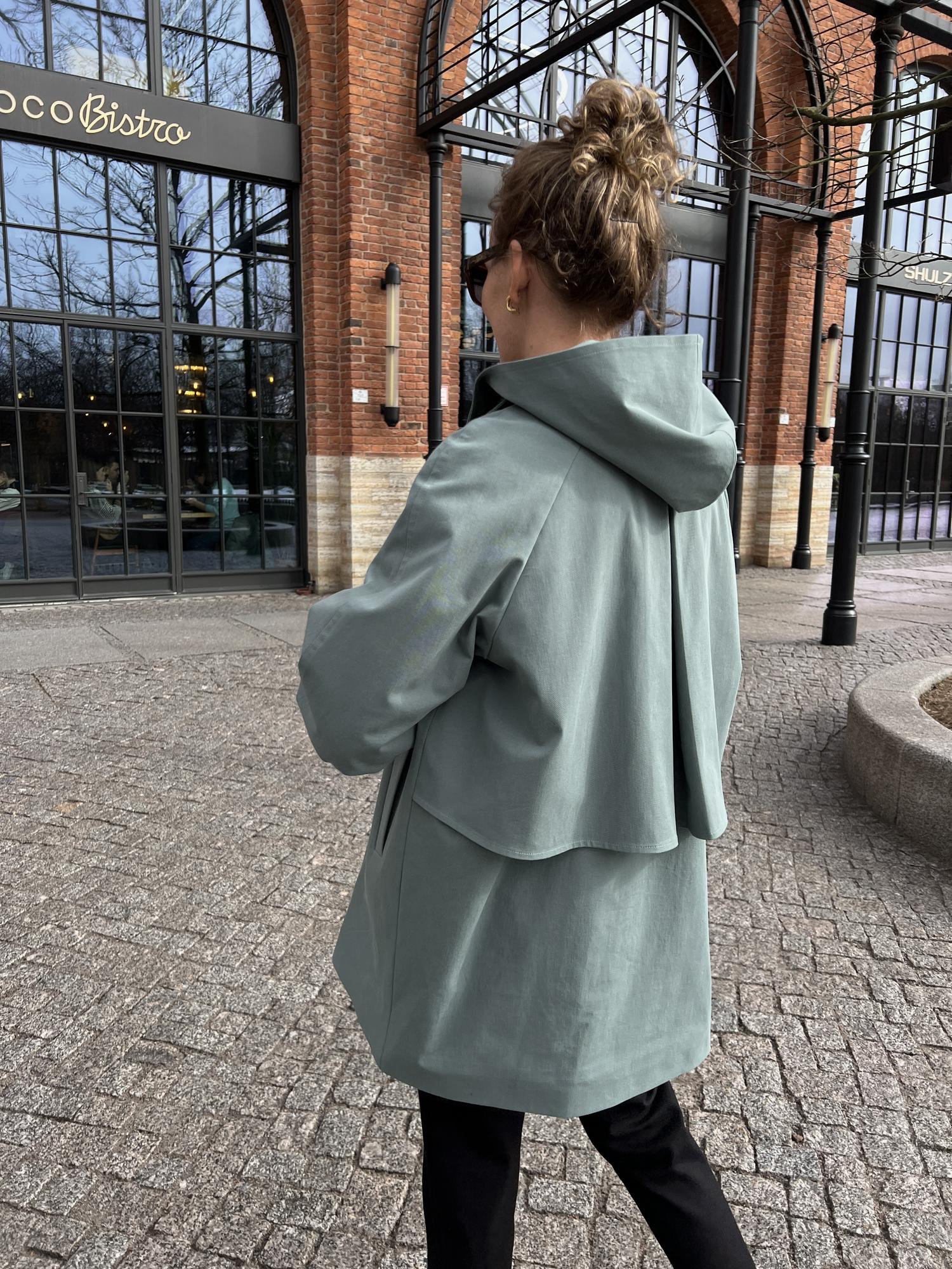 Тренчкот с капюшоном