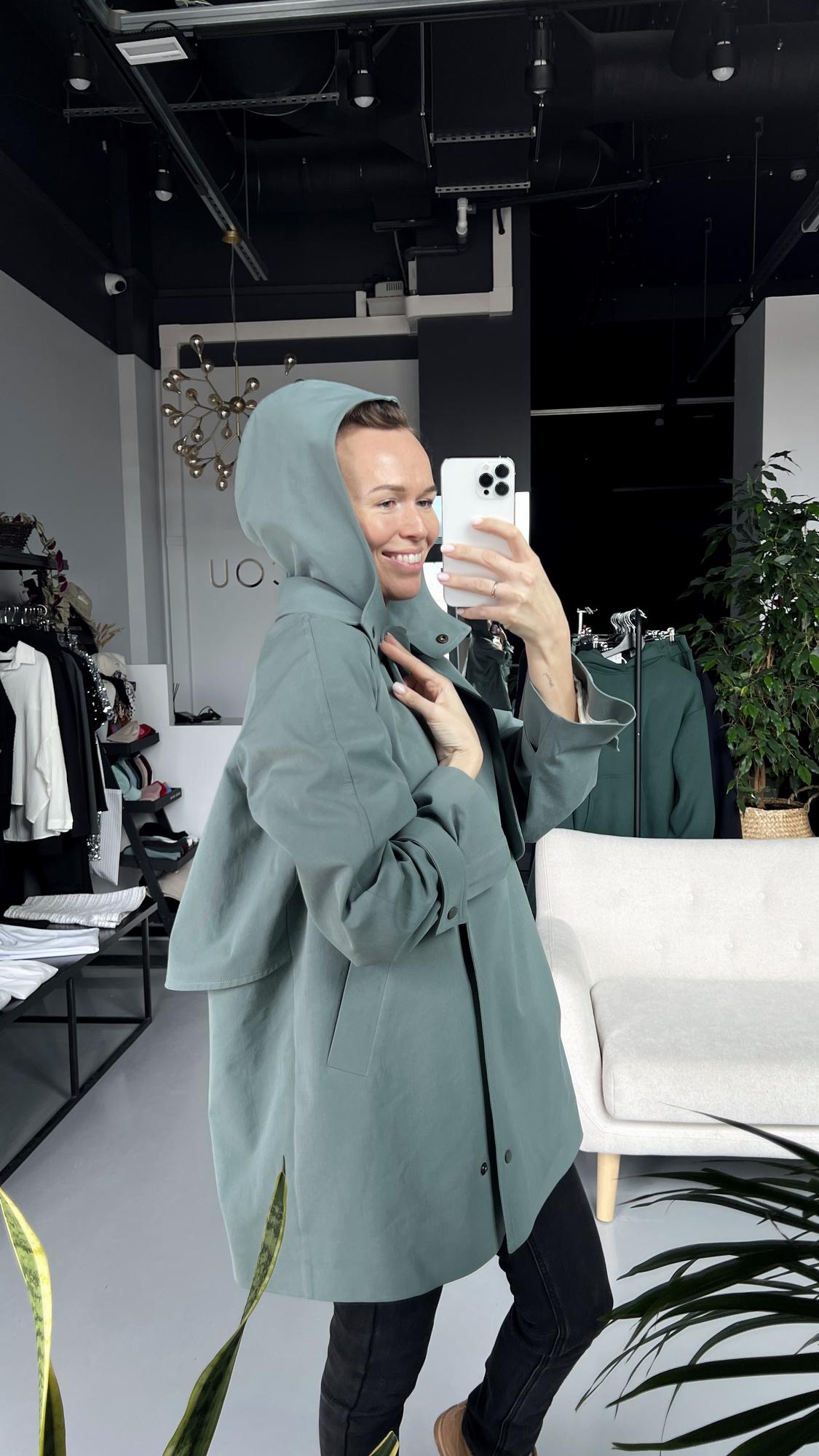 Тренчкот с капюшоном