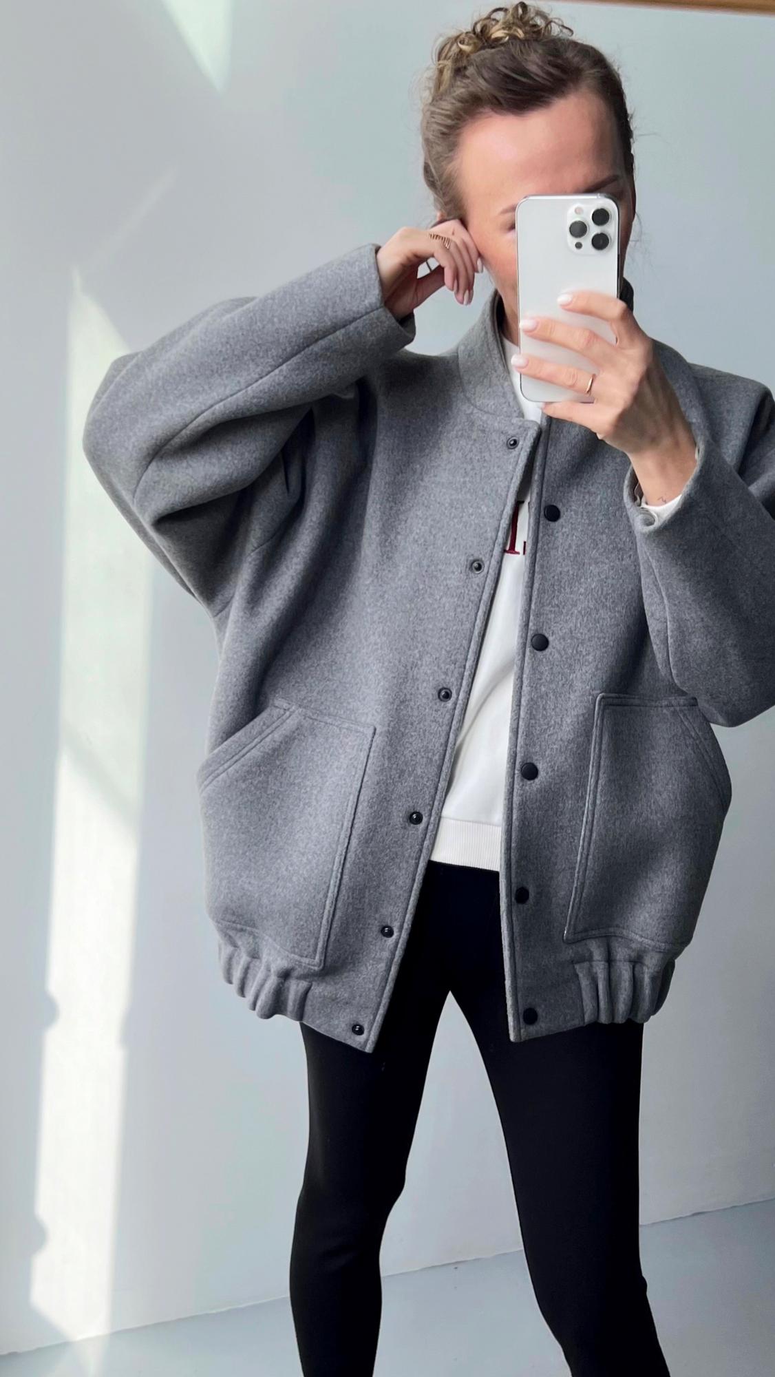 Бомбер из серого твида