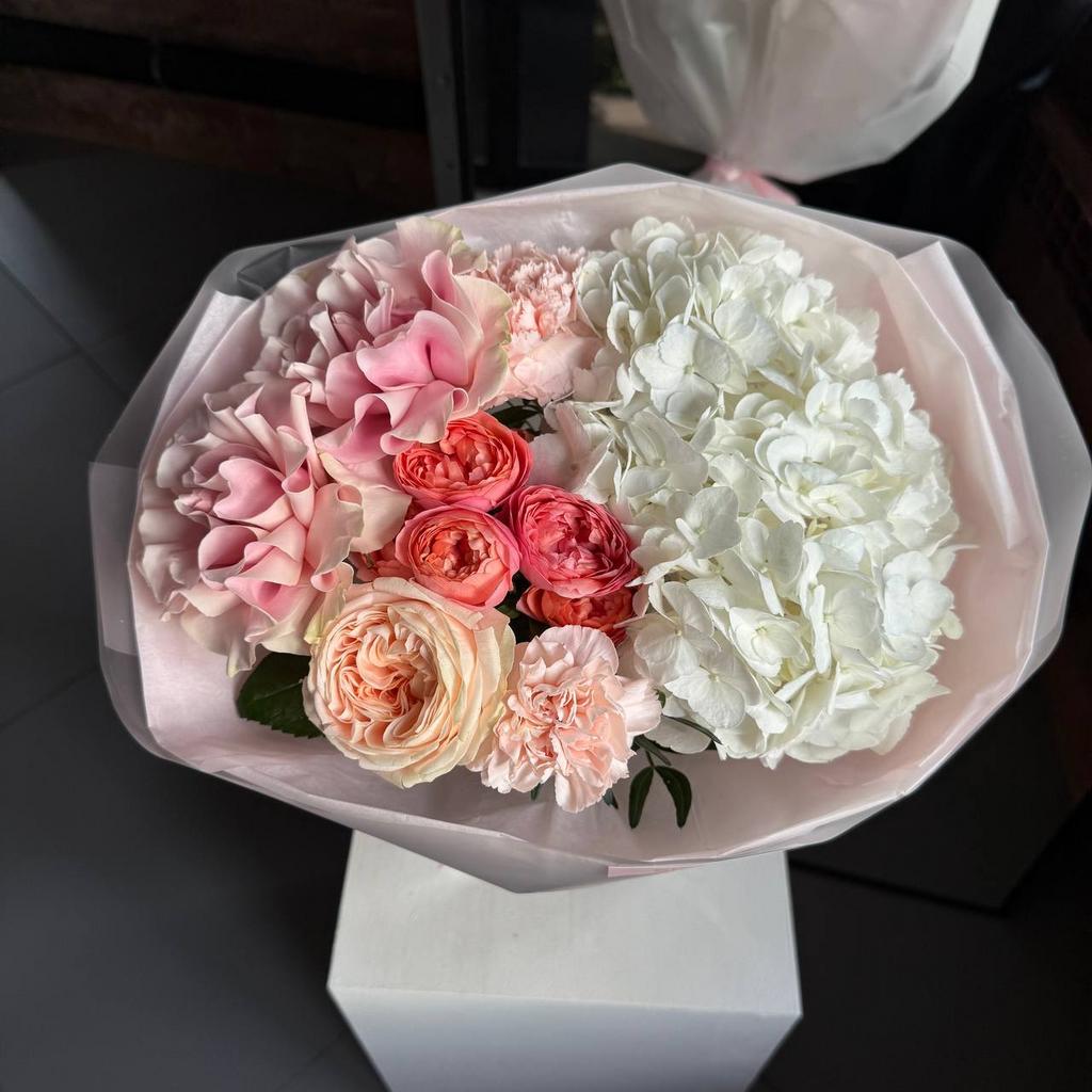 Авторский букет "Персиковые сливки"