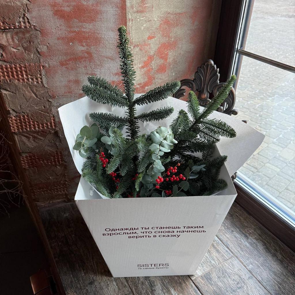 Еловый букет с ягодами