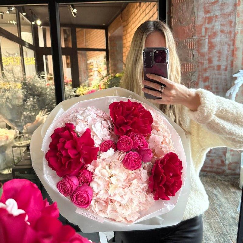 Авторский букет "Клубничное суфле"