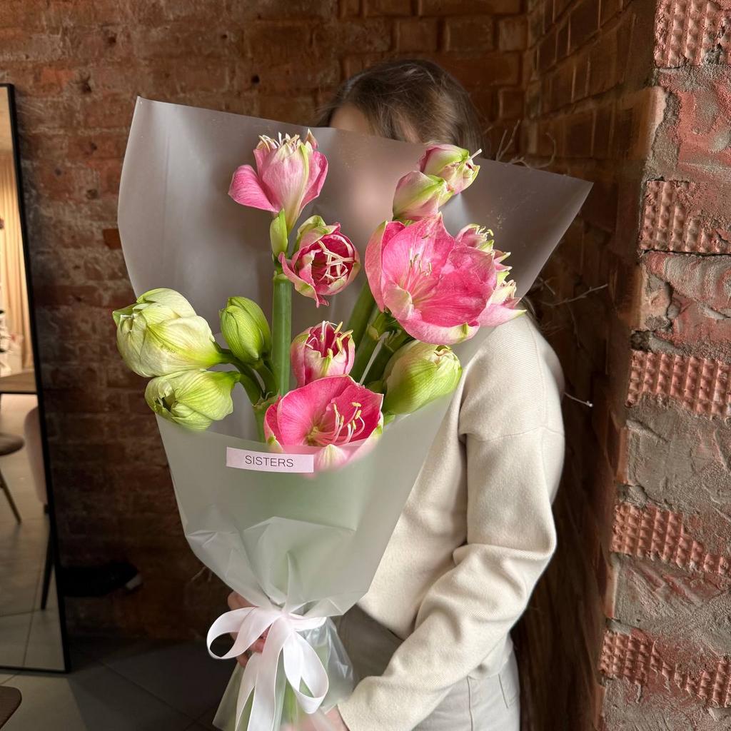 Букет розовых амариллисов