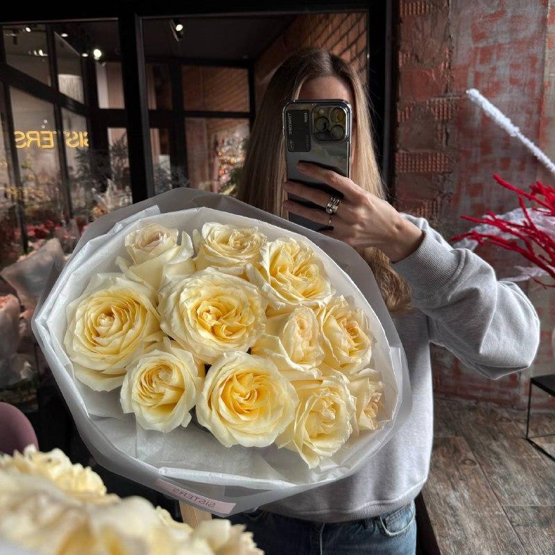 Букет ванильных роз Кендилайт