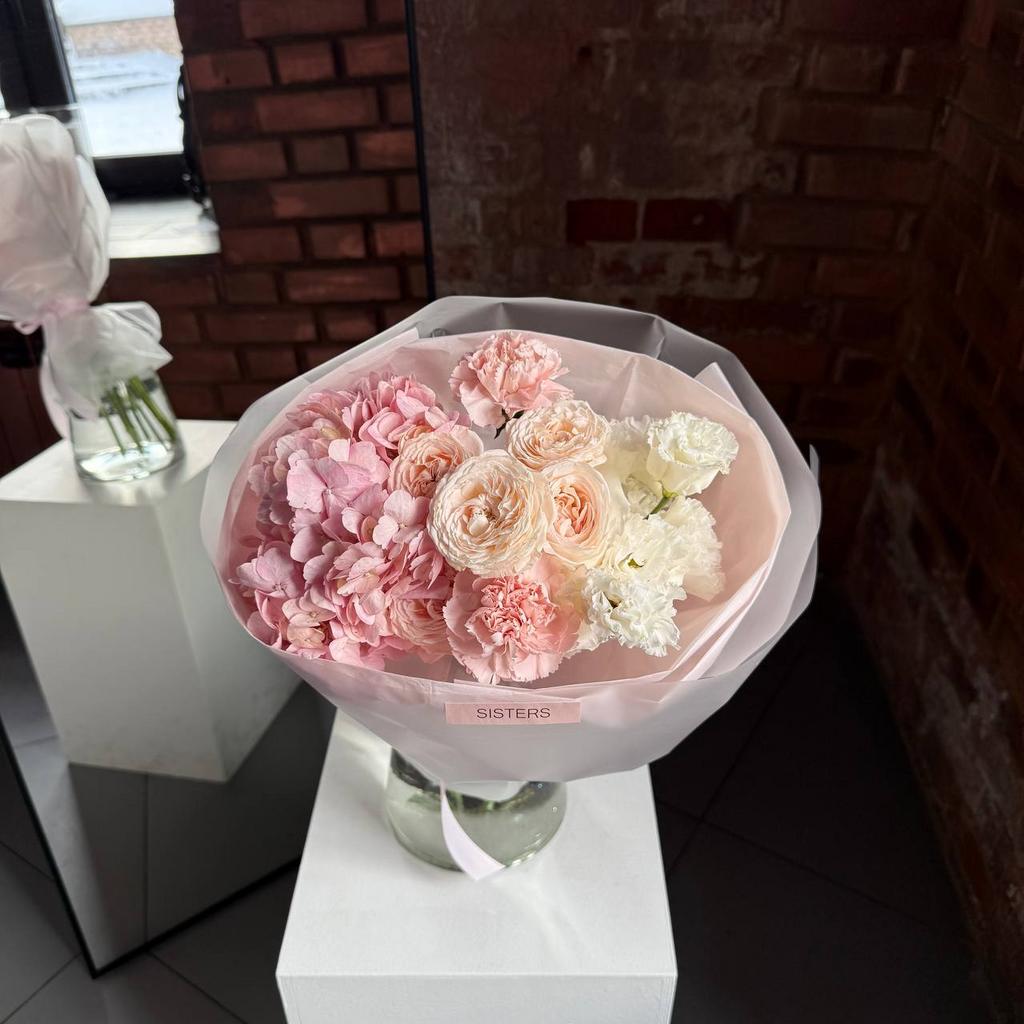 Авторский букет "Первые касания"