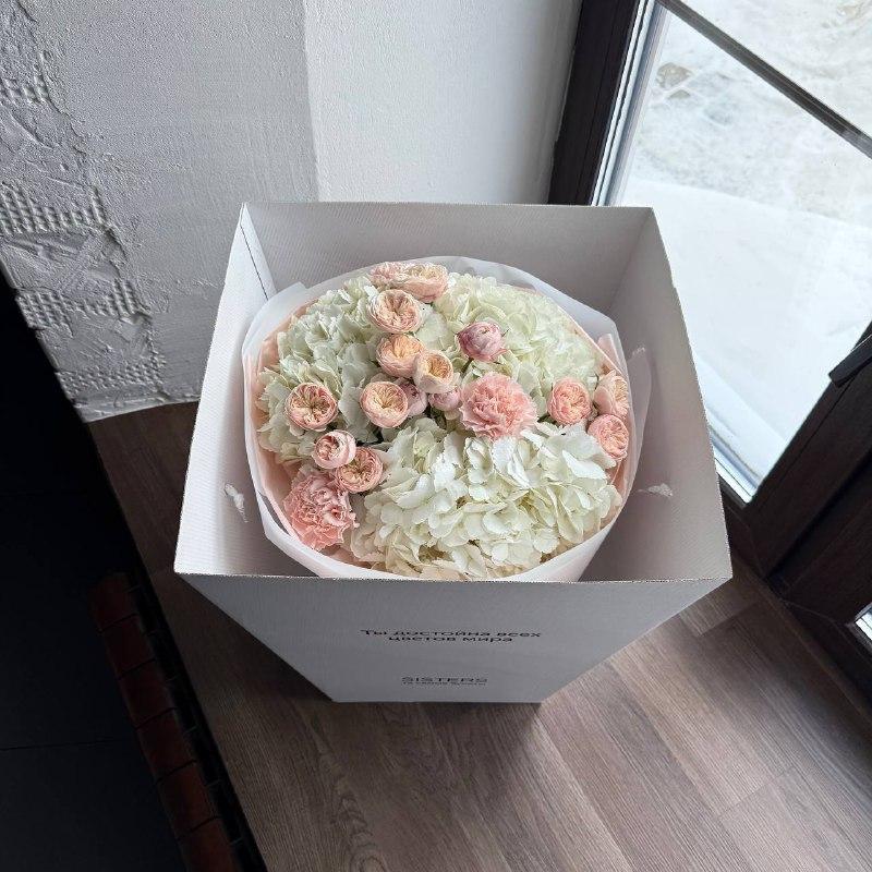 Авторский букет "Объятья марта"