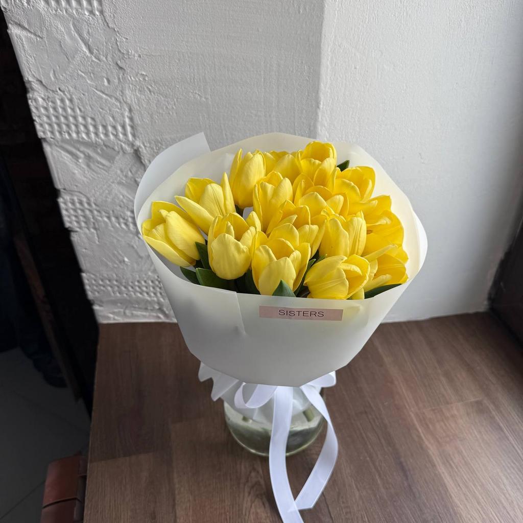 Букет солнечных тюльпанов