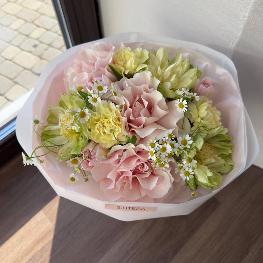 Авторский букет "Весенний аромат сада"