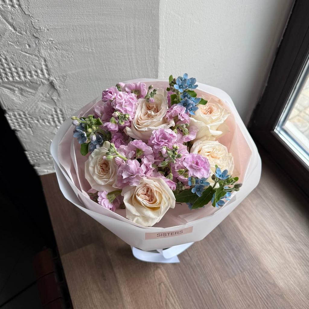 Букет "Розы Охара+Маттиола+Незабудки"