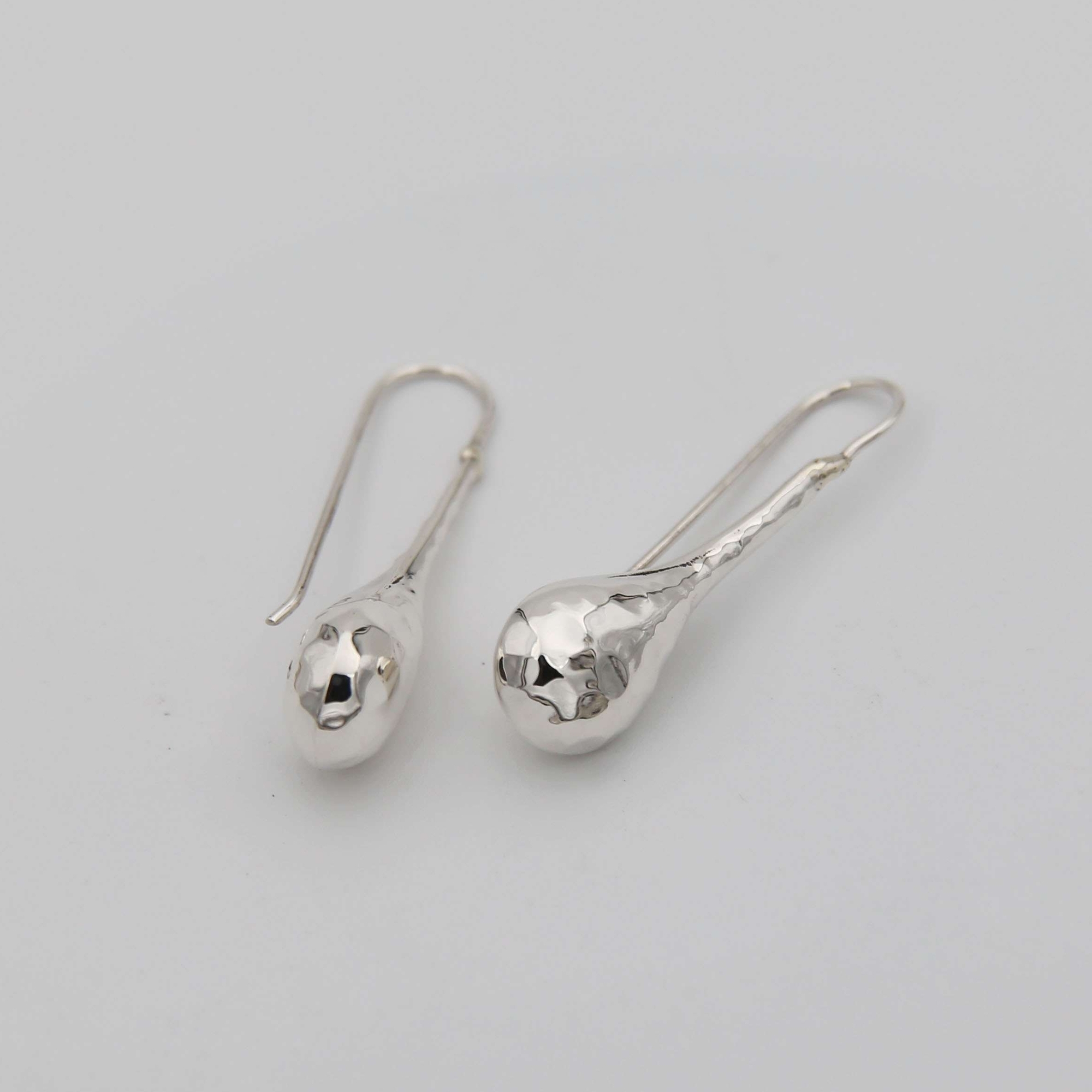 Серебряные серьги Капли чеканные малые 1P1036