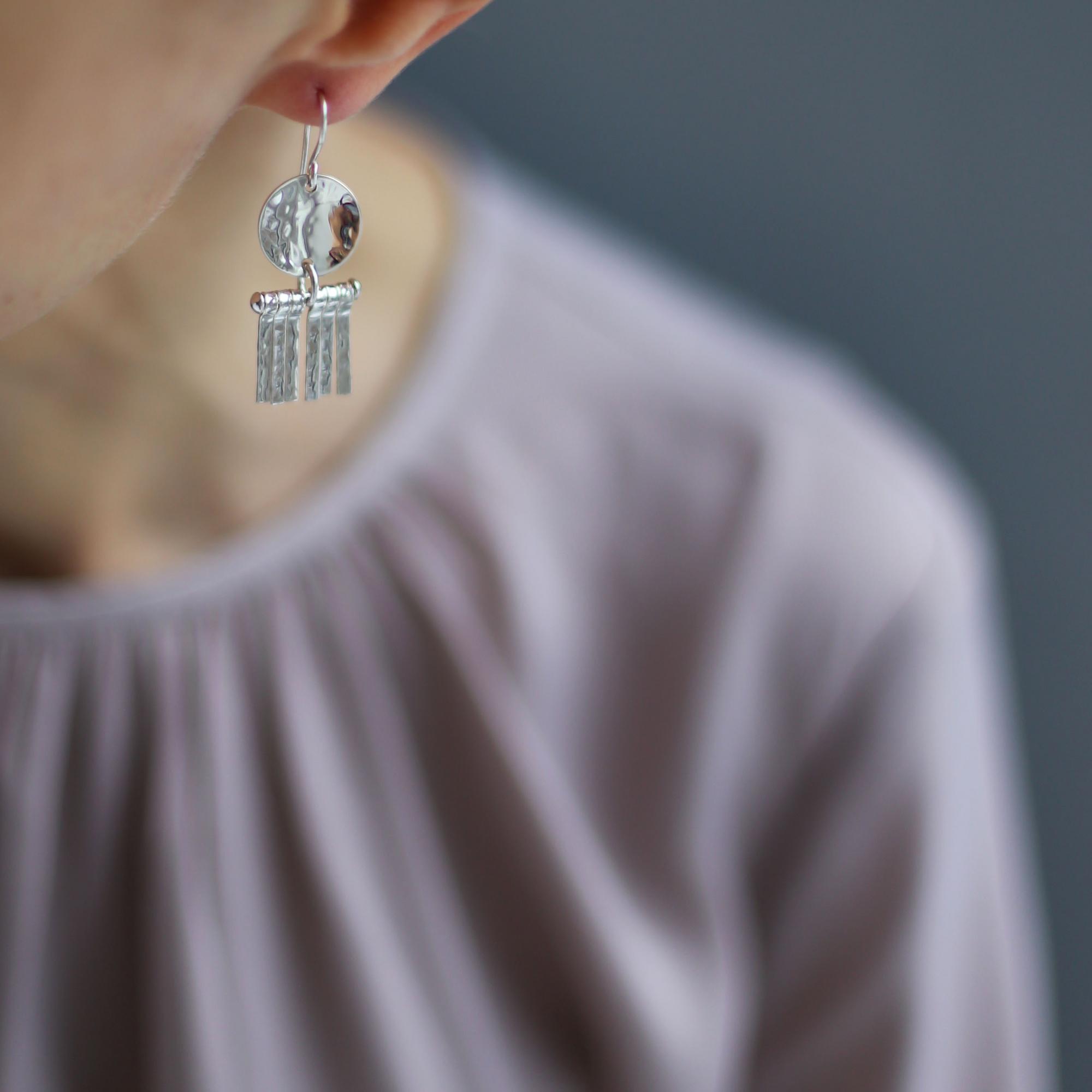 Серебряные серьги чеканные 1P1019