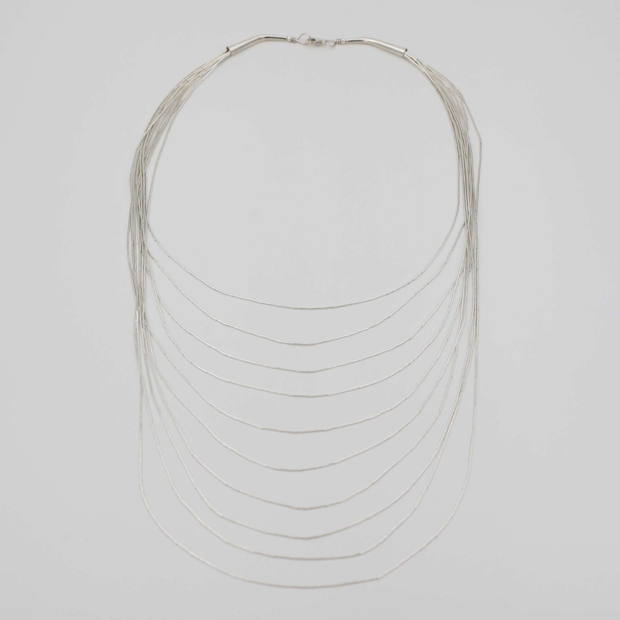 Колье-каскад из серебряных нитей 4P456
