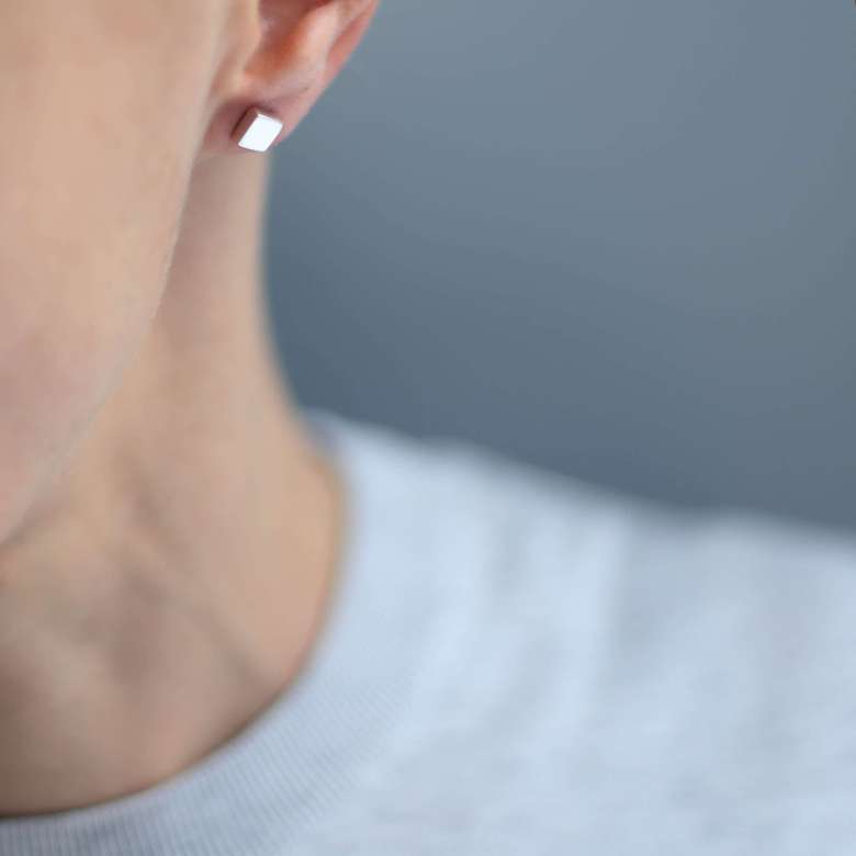 Серебряная серьга-гвоздик Квадрат глянцевый 1P446 mono