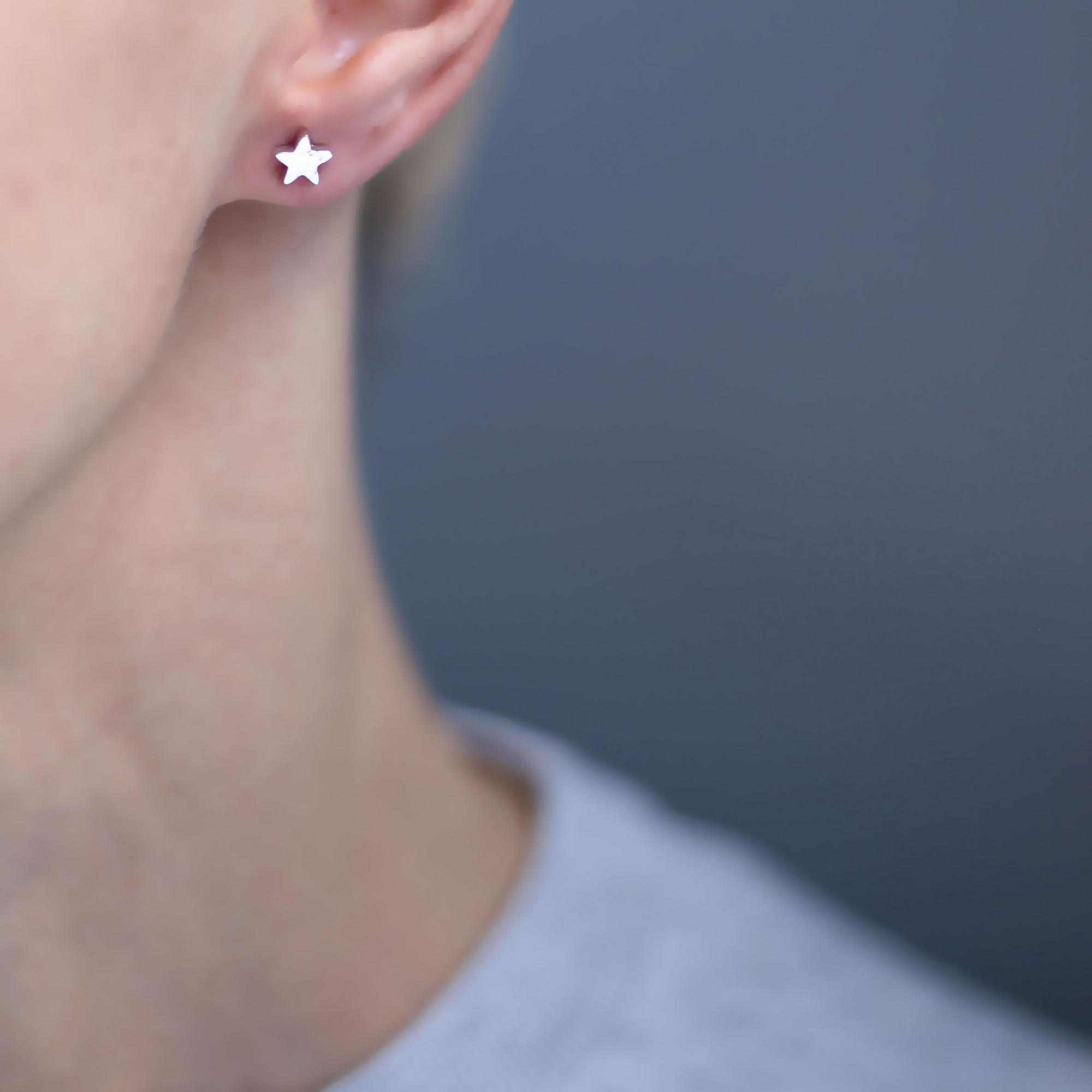 Серебряные гвоздики  Звездочки чеканные мини 1P719