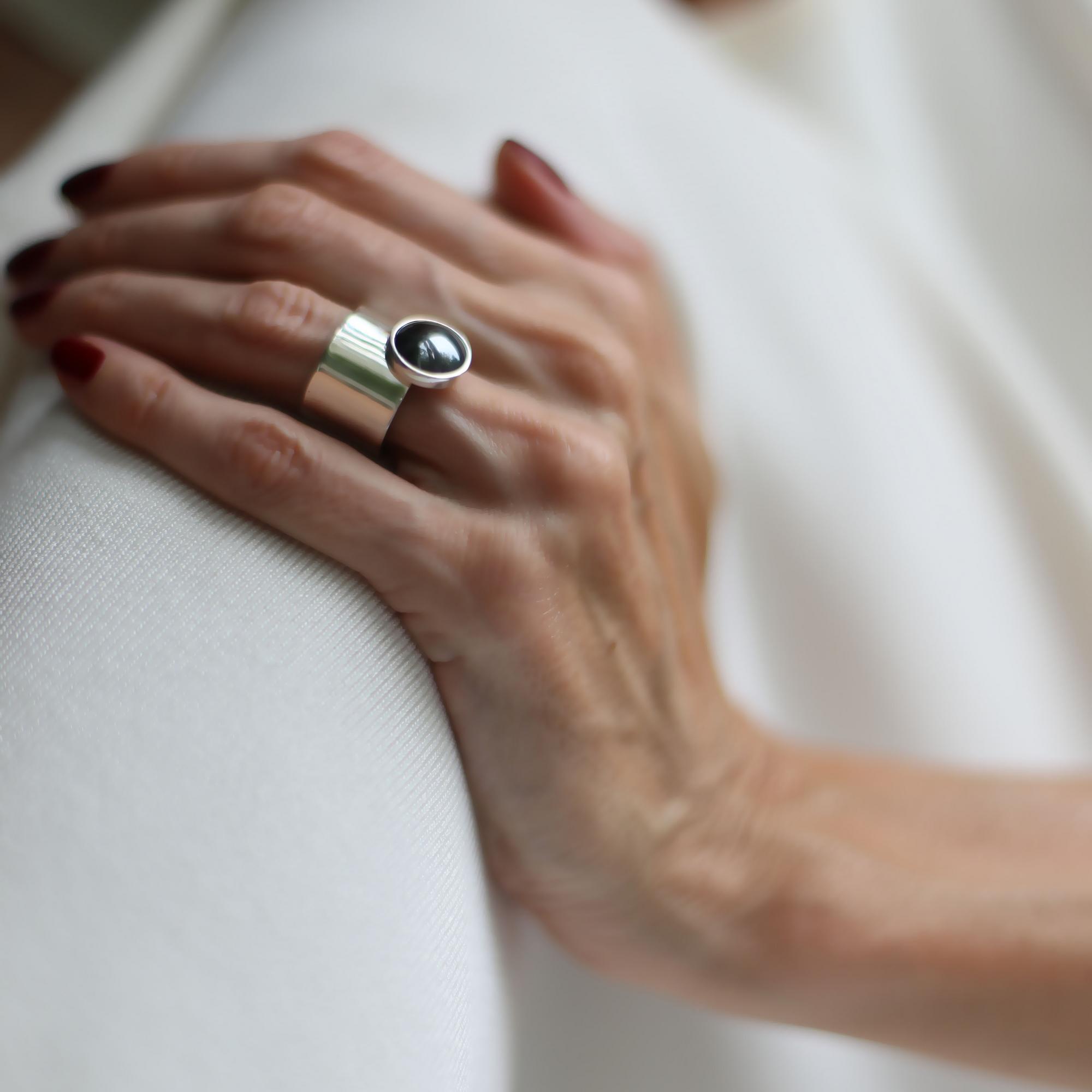 Кольцо с гематитом 2P557