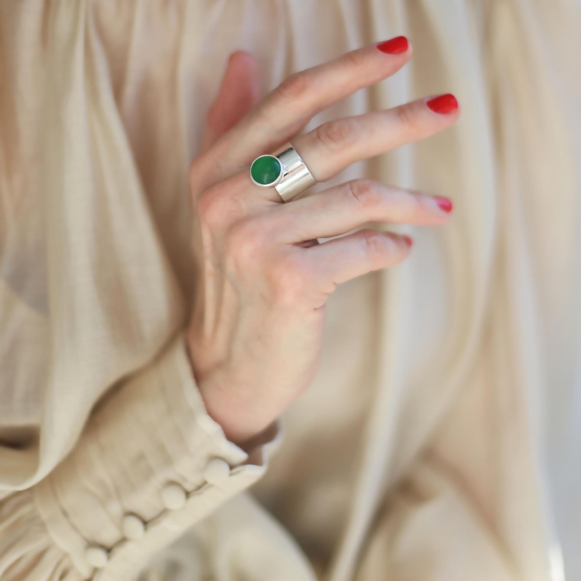 Кольцо с зеленым хризопразом 2P571